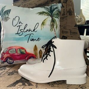 Melissa Brogue High Ad 32341 White  Boots Size  8
Excellent Condition